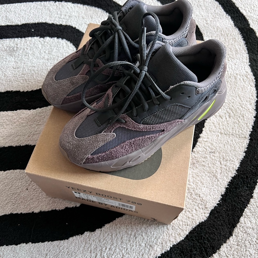 adidas Yeezy Boost 700 Mauve
